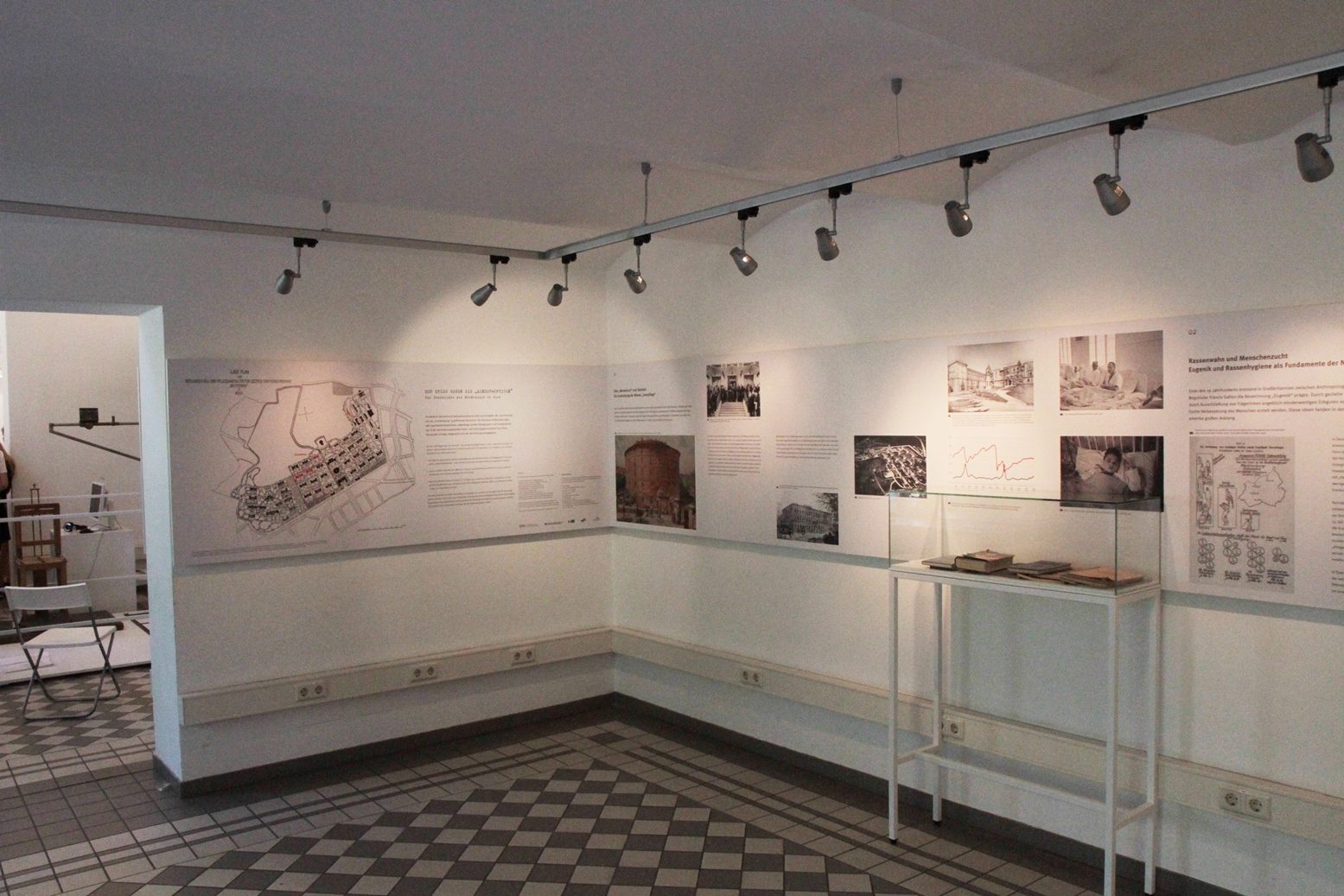 Pavilion 5 with historic exhibition, Steinhof Spital, Vienna - 02.JPG